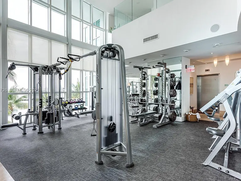 1000 S Pointe Dr #905 — Photo 34