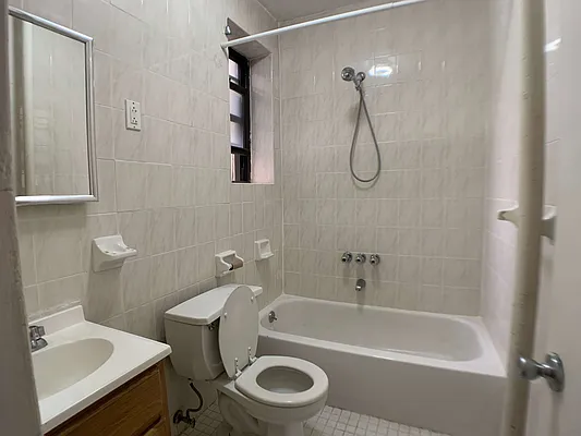 Rented by Laura Nguyen, LREB | media 4