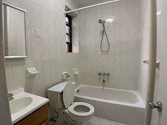 Rented by Laura Nguyen, LREB