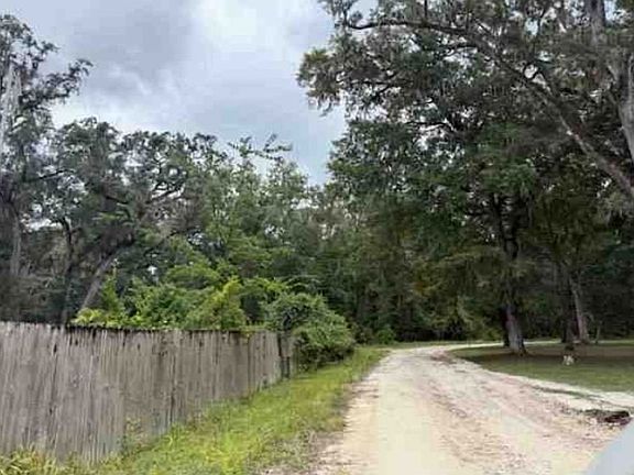 Exterior Neighborhood (street photo)