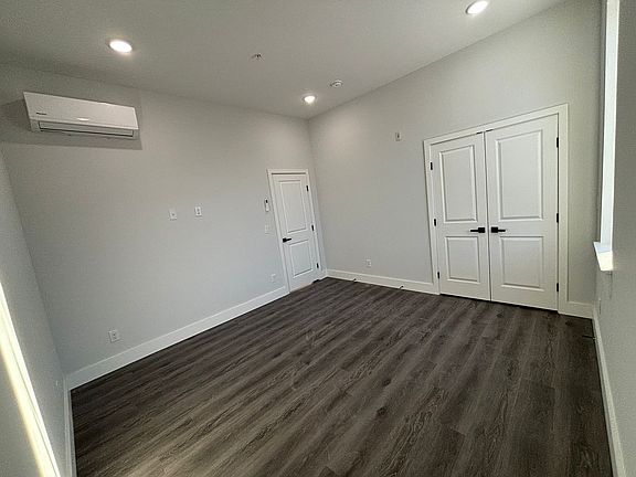5th image of 1515-19 W Dauphin St #400