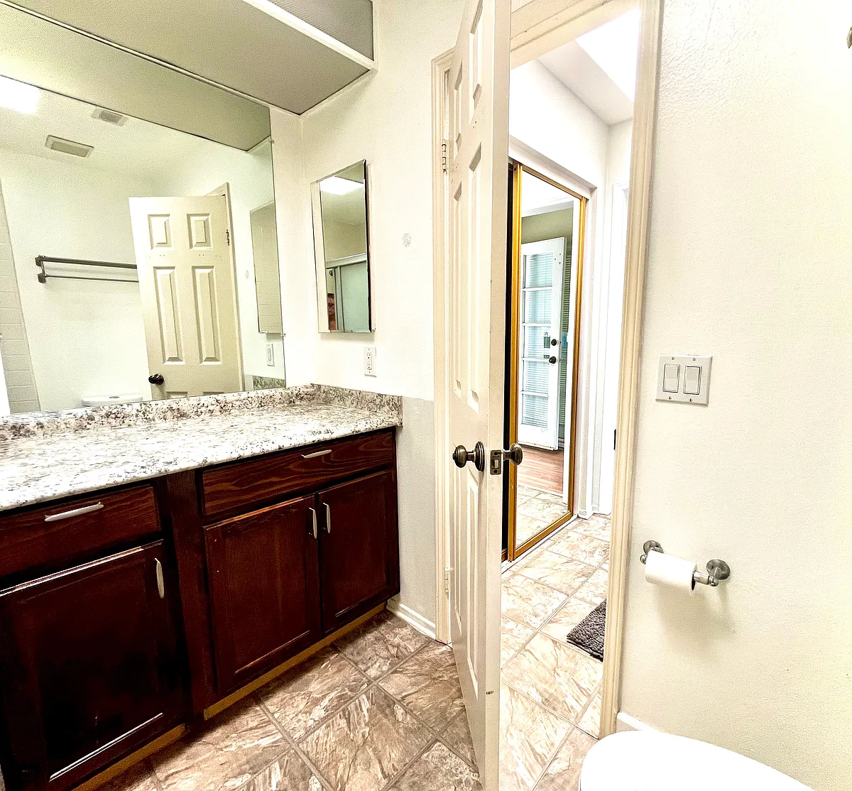 Building Photo - 5142 Dunbar Dr #3