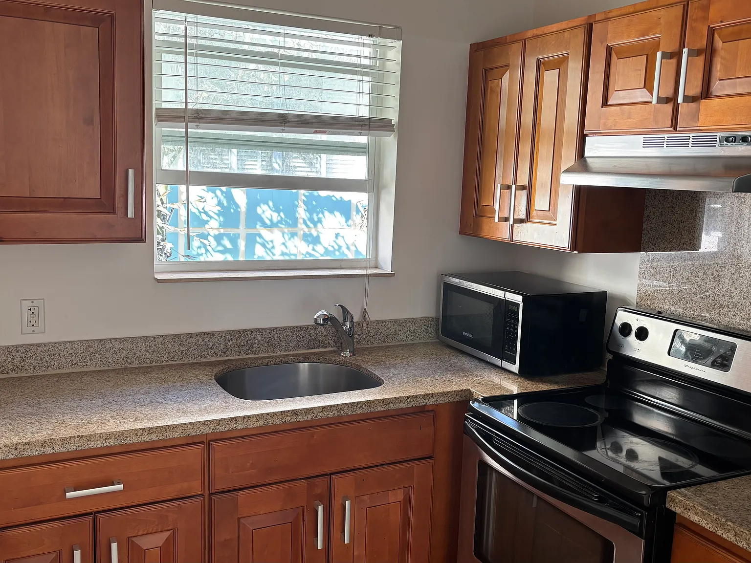 1333 Meridian Ave — Photo 1