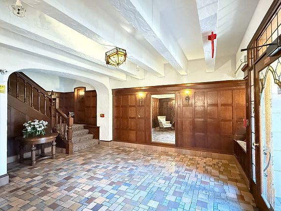 3rd image of 824 Erie St #14