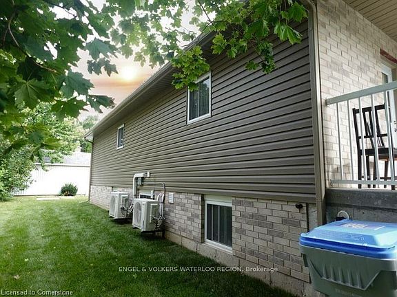 3rd image of 109 James St S