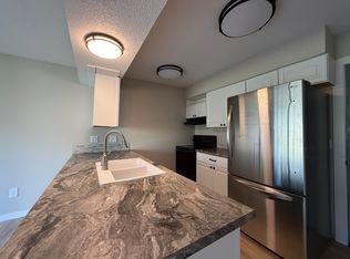 1285 NW 90th Ct, Clive, IA 50325