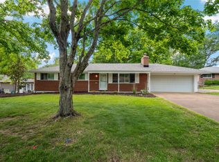 125 Smith Dr, Ballwin, MO