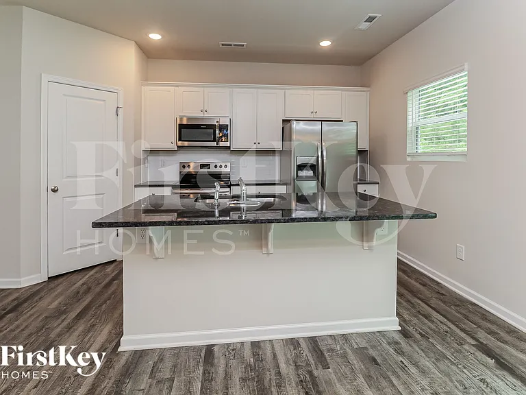 9526 Hamel St — Photo 7