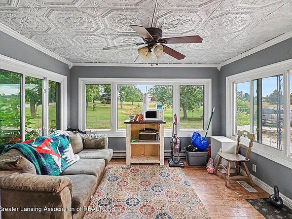 3rd image of 1233 N Eifert Rd