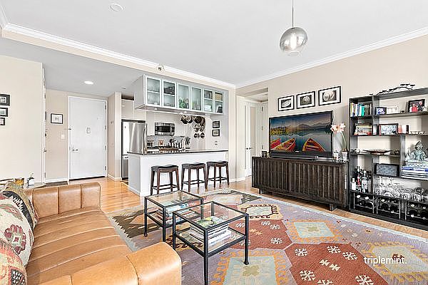 1st image of 4821 5th St APT 4F