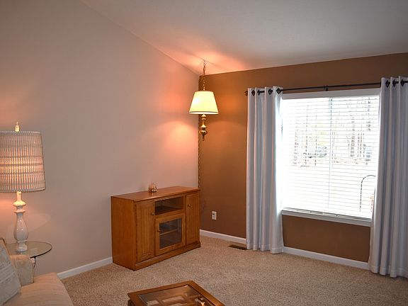 5th image of 9987 Whispering Woods Dr