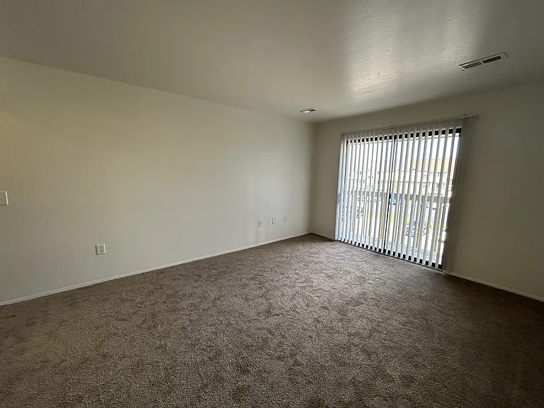 Windsor Place Apartments — Photo 56