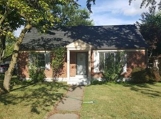 1823 Beverly Ave, Sylvan Lake, MI 48320