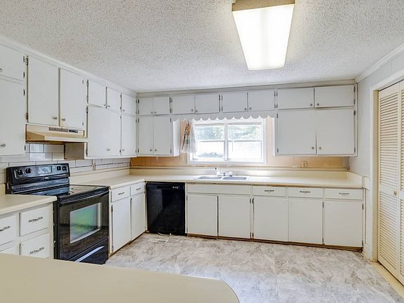 4th image of 143 Lynch St