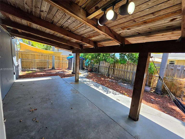 5225 NE 4th Ave — Photo 26