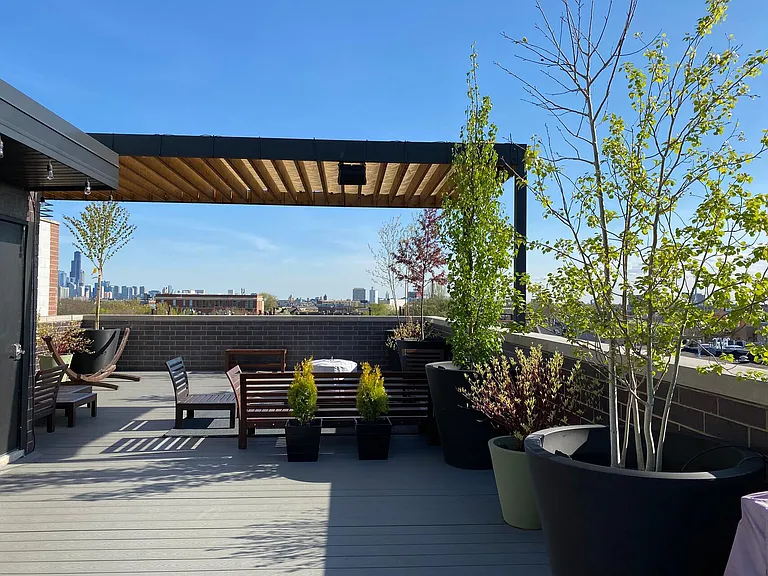2405 N Greenview Ave #4 — Photo 12
