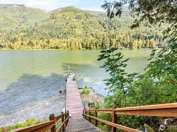 9204 Silver Lake Road, Maple Falls, WA 98266