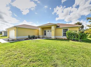 1061 S Naples St, Labelle, FL 33935