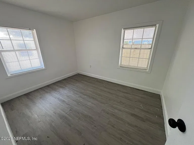 822 E 60th St — Photo 15