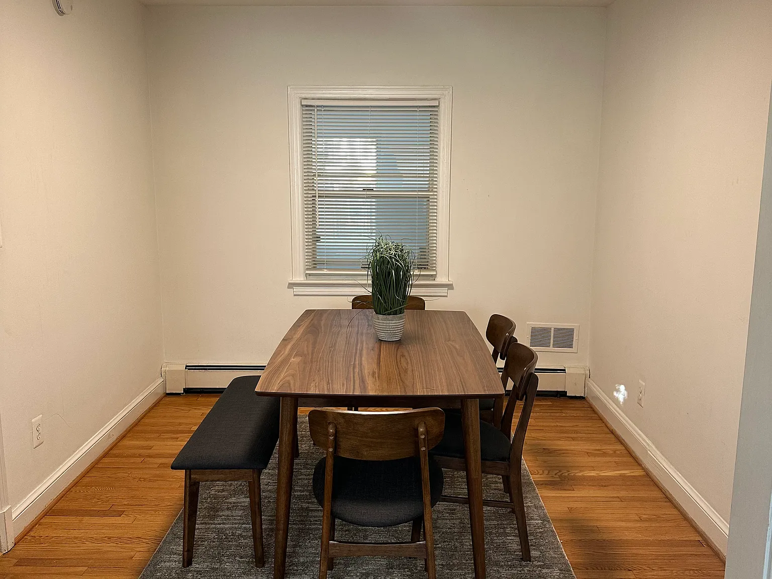 3 bed, 1104 sqft, $5,000 — Photo 4
