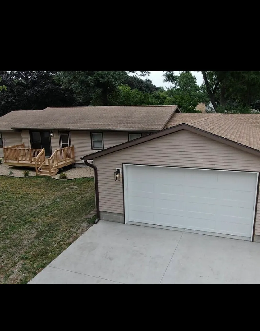 3 bed, 1876 sqft, $2,300 — Photo 2
