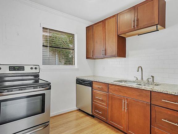 3rd image of 2920 10th Ave S APT C