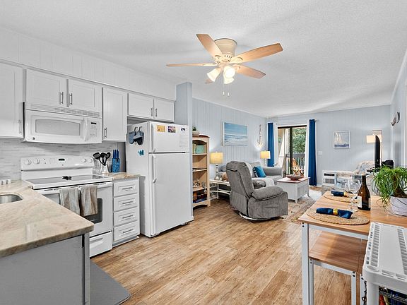 4th image of 405 21st Ave. N #2D