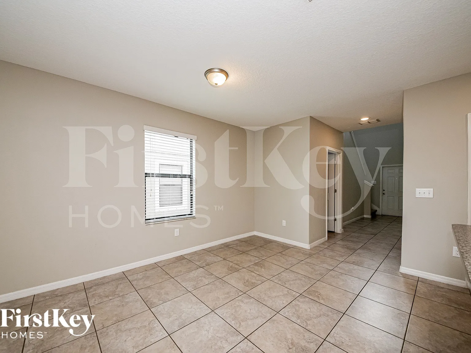 5 bed, 2.0 bath, 2389 sqft, $2,150 — Photo 4