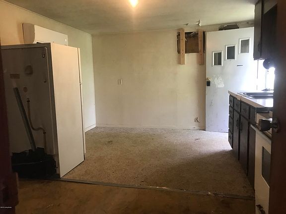 3rd image of 265 E Cross Main St
