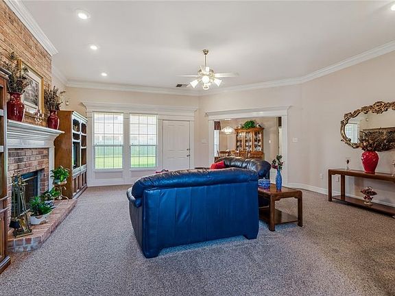3rd image of 31 Madewood Dr