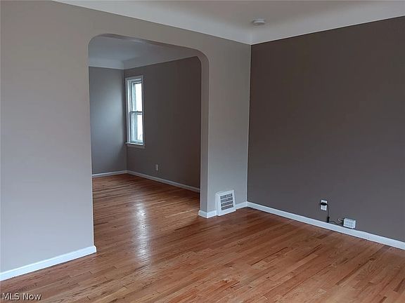3rd image of 1362 Villa Dr