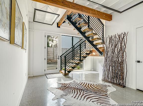 3rd image of 220 Grove Pl Unit B