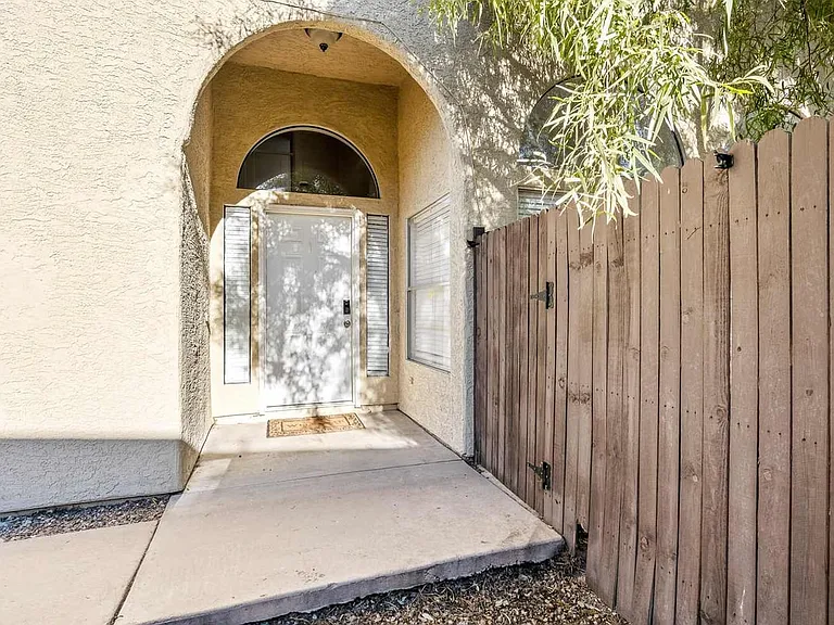 7209 S Avenida Del Nopal — Photo 25