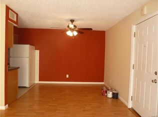 9848 Greenery Ln APT E, Saint Louis, MO 63132