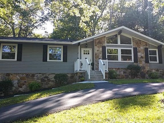 2nd image of 1505 Blackwood Dr