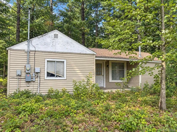1277 East Ave, Harrison, MI 48625