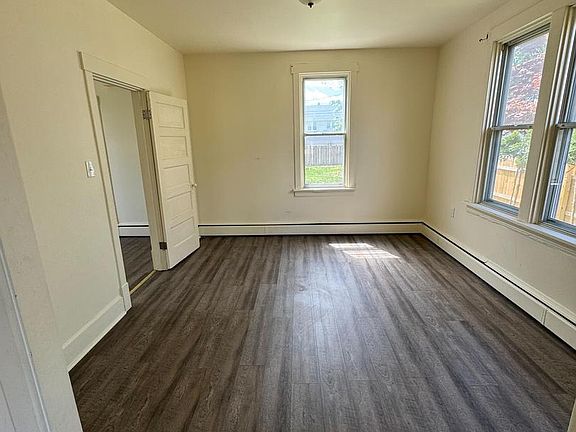 3rd image of 115 Shell St