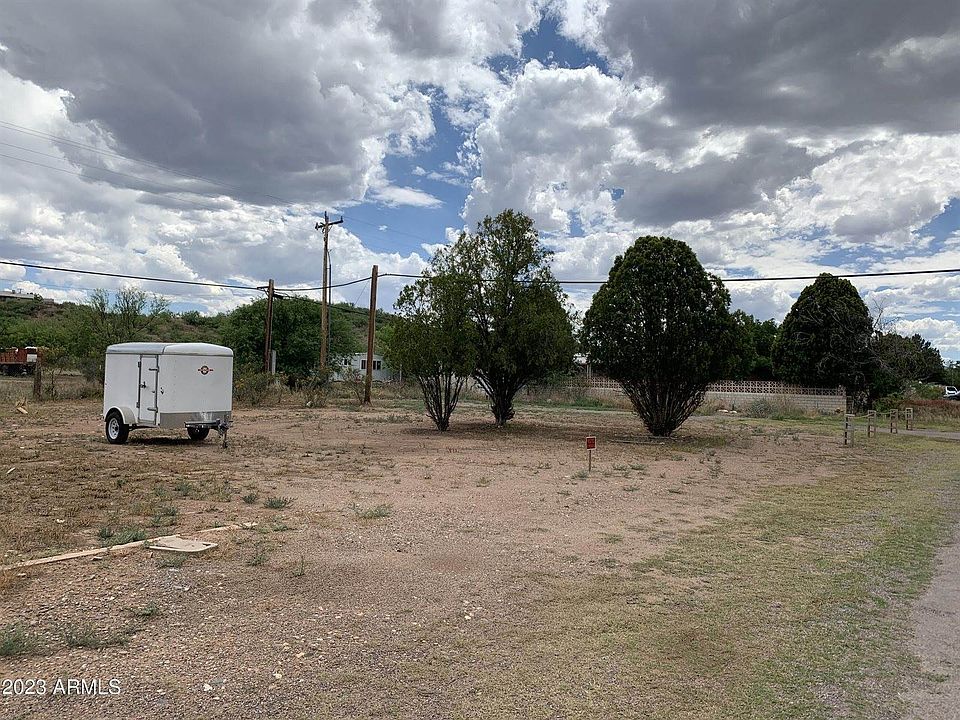 1st image of 400 E Apache St