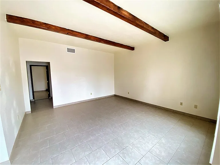 1010 Elm St — Photo 7