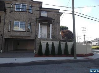 811 Edgewood Ln #B, Fort Lee, NJ 07024