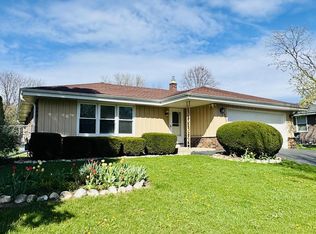 1523 David Ln, Waukesha, WI 53189