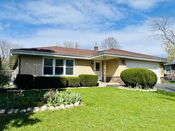 1523 David LANE, Waukesha, WI 53189