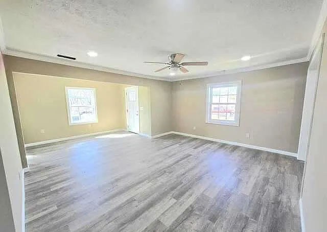 3 bed, 2.0 bath, 1412 sqft, $1,799 — Photo 2