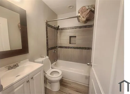 303 Folcroft St — Photo 7