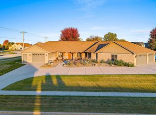 2121 Fox Point Cir, De Pere, WI 54115