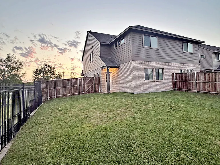 3236 Patrick St — Photo 38