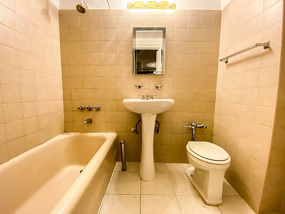3rd image of 310 E 55th St #1DD