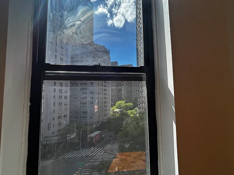 2020 Broadway #5E — Photo 19