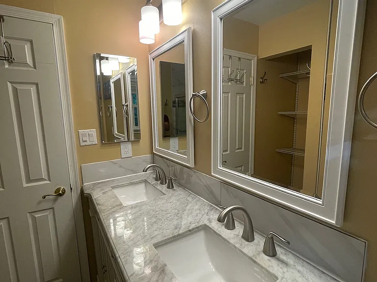 9025 Streamview Ln — Photo 11