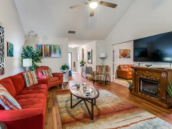 966 Barrymore Ln, Duncanville, TX 75137